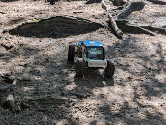 Crawler in front of obstacle